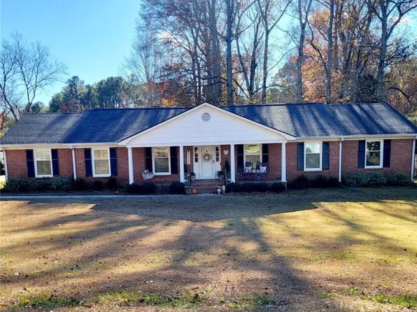 1805 N 2nd Ct, Lanett, AL 36863