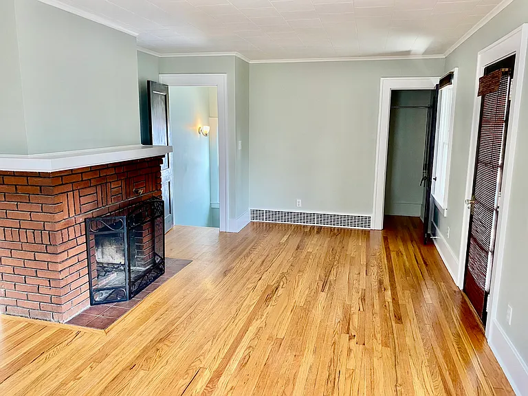 250 Woodbine Ave #1 — Photo 11