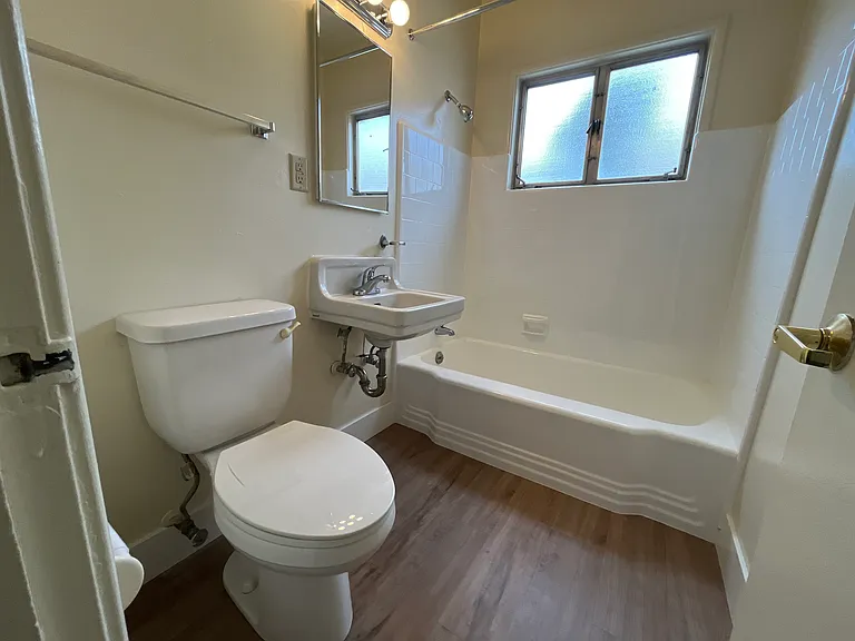Judith Manor - 1522 N — Photo 20