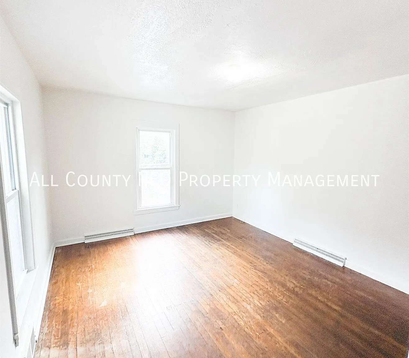 Charming and conveniently located 2-bedroom, 1-bath home in Akron! — Photo 4