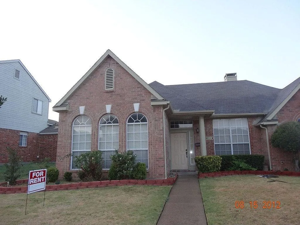 4 bed, 2069 sqft, $2,800 — Photo 4