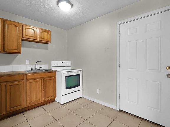 2nd image of 3685 Cleveland Ave APT A-5