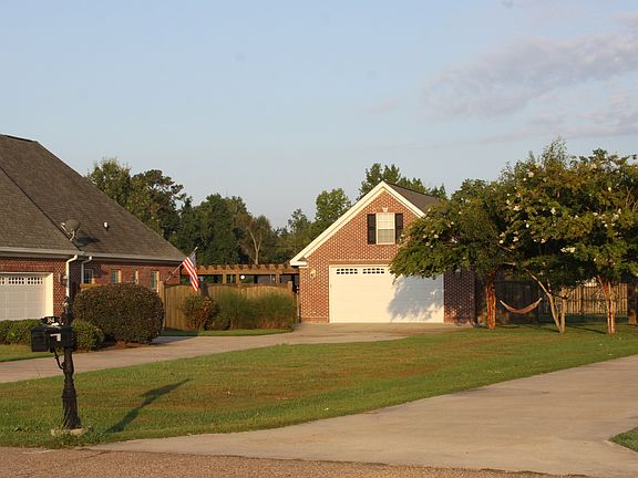 Front Right / Garages