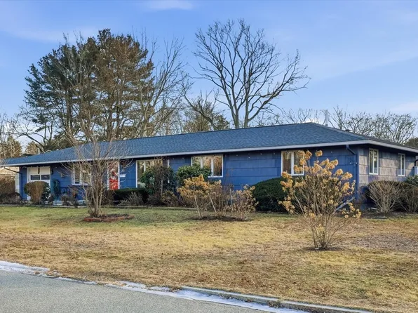 14 Ridgefield Dr, Framingham, MA 01701