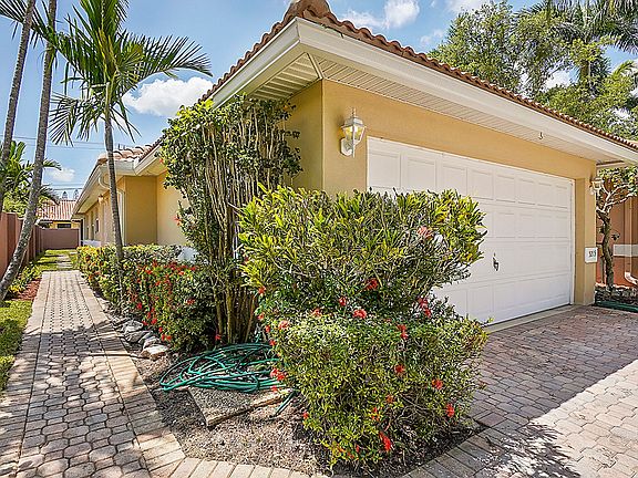 4th image of 5215 Grande Palm Cir