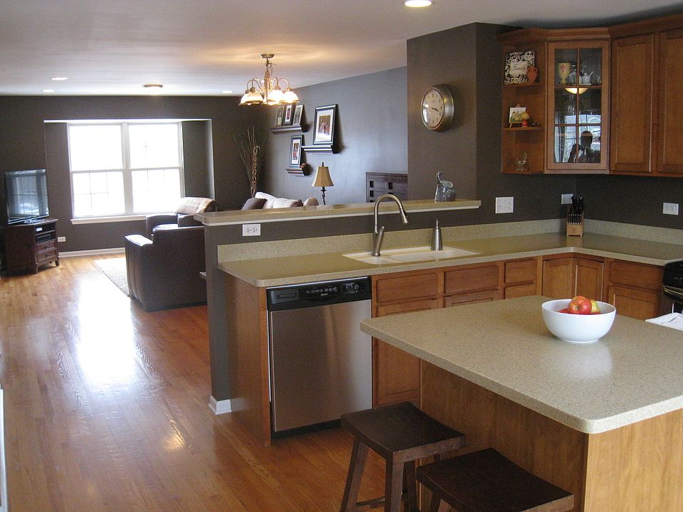 1st image of 412 N Eric Dr