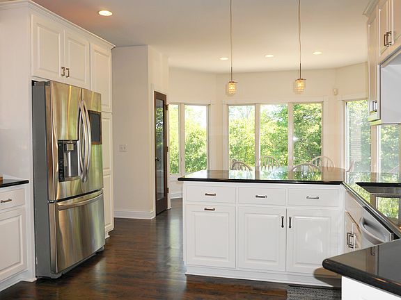 4th image of 2647 Charter Oak Dr