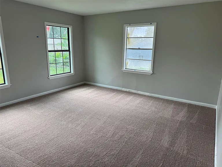 411 N Baron St — Photo 5