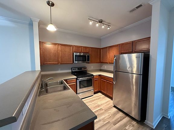3rd image of 312 Glenhaven Ln