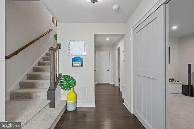 619 Colindale St — Photo 4
