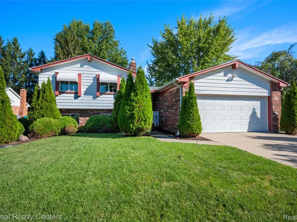 45162 Forest Trail Dr, Canton, MI 48187