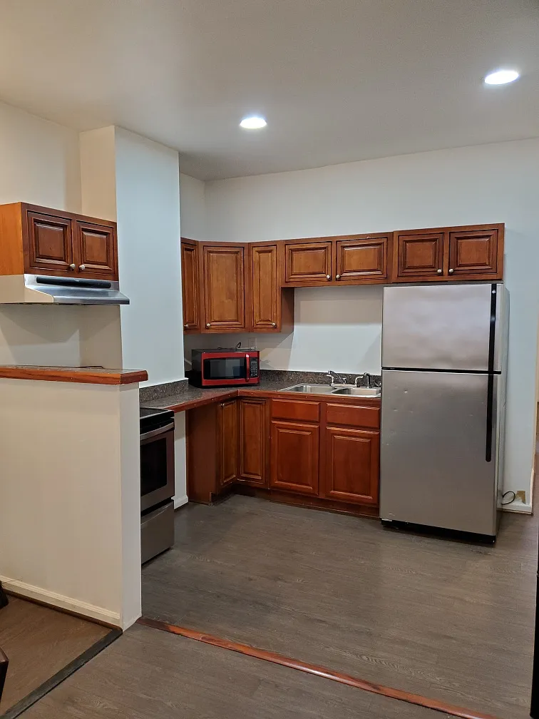 4 bed, 1.5 bath, $2,100 — Photo 2