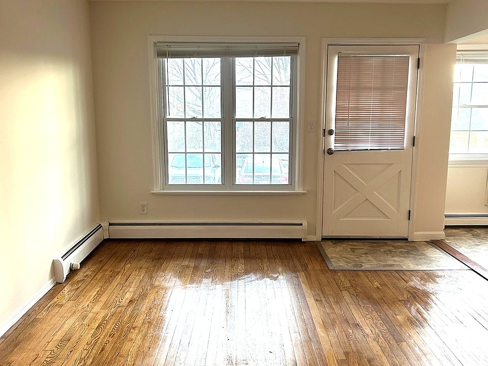 1st image of 8 Colonial Rd APT 8
