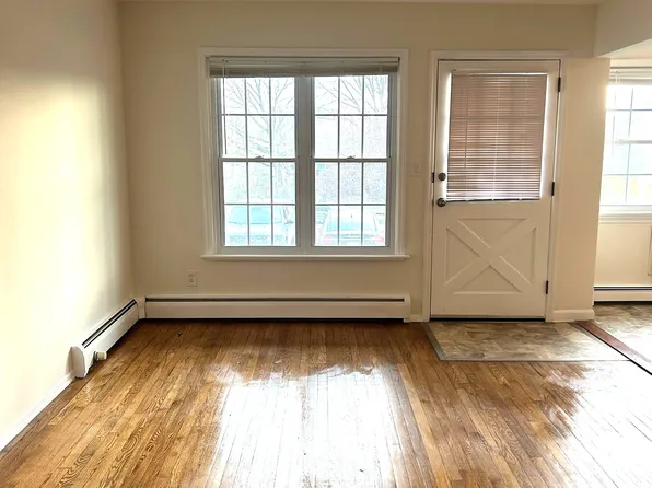 8 Colonial Rd APT 8, Beacon, NY 12508