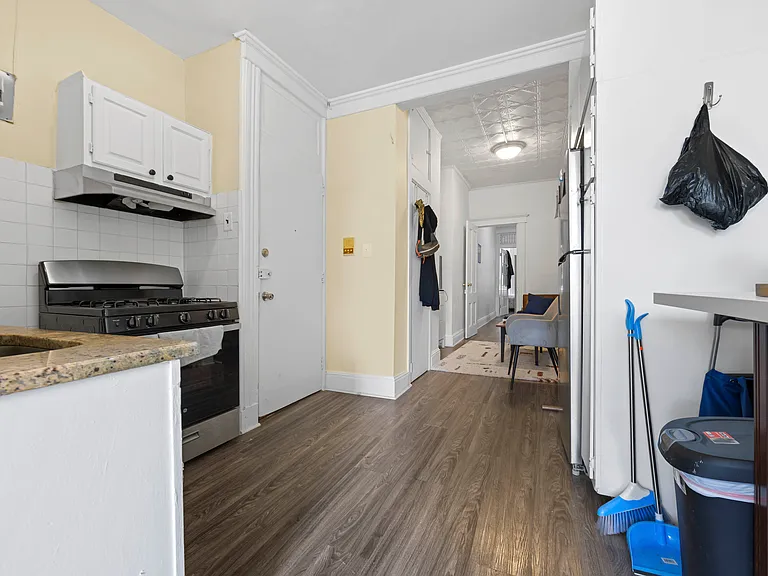 682 Seneca Ave #3L — Photo 4
