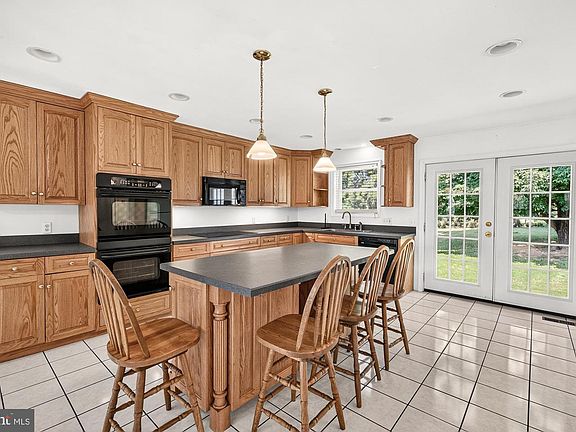 3rd image of 9209 Oak Tree Cir