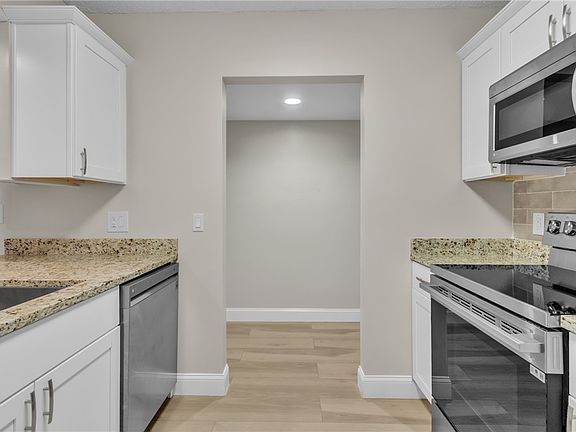 5th image of 22 Plantation Dr APT 104