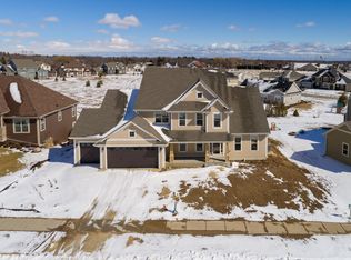 W78N418 Ridgeway Ln, Cedarburg, WI 53012