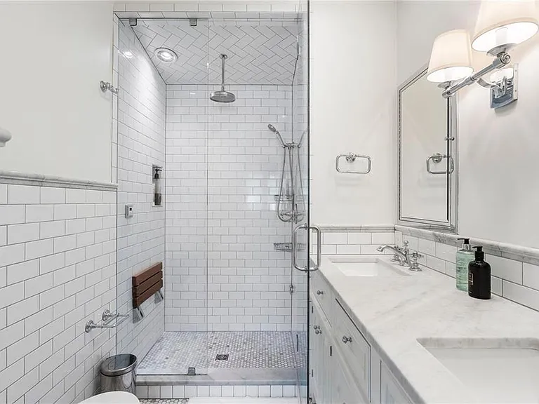 663 Yorkshire Rd NE — Photo 46