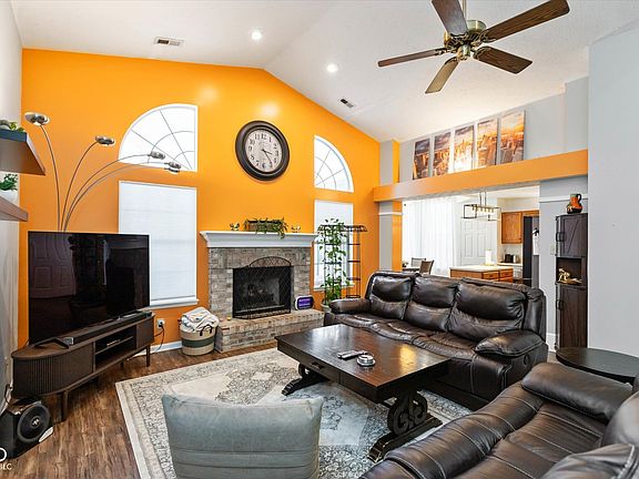 5th image of 1042 Scarlet Oak Ln