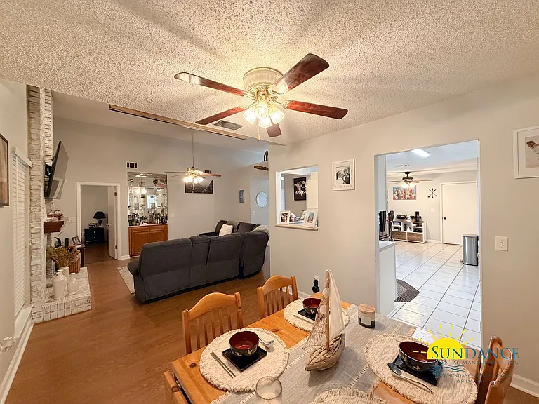 225 Lakeside Ln — Photo 5