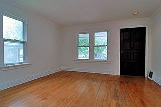 2nd image of 1052 Woodlawn Ave
