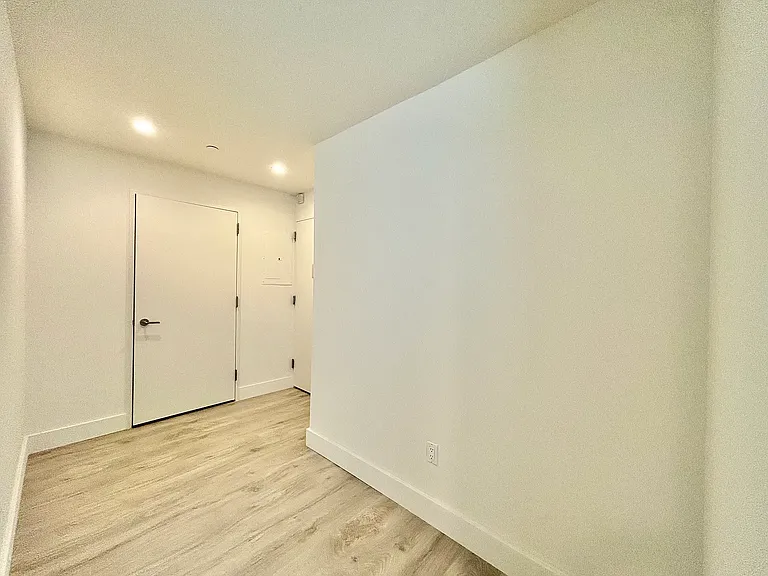 229 W 60th St #3H — Photo 2