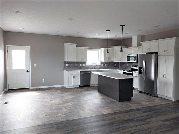 4th image of 203 Hollyhock Ln
