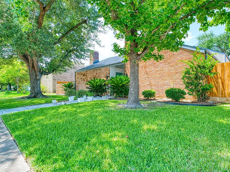 7606 Portal Dr — Photo 6
