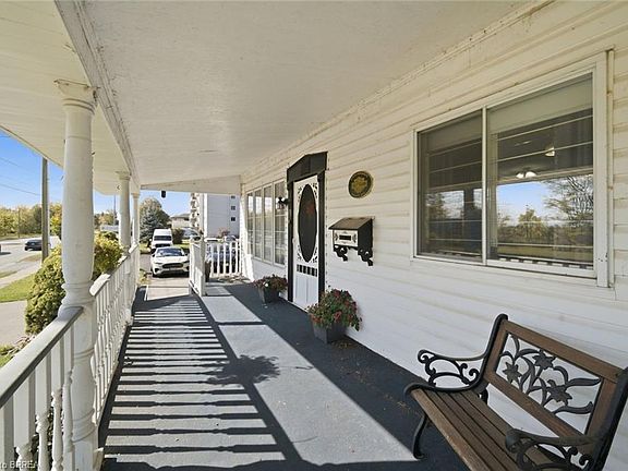 4th image of 986 Colborne St