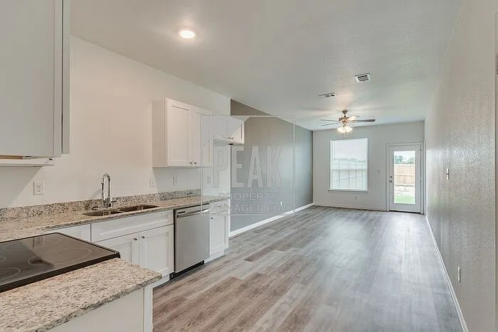3220 S Cherry Ln — Photo 4