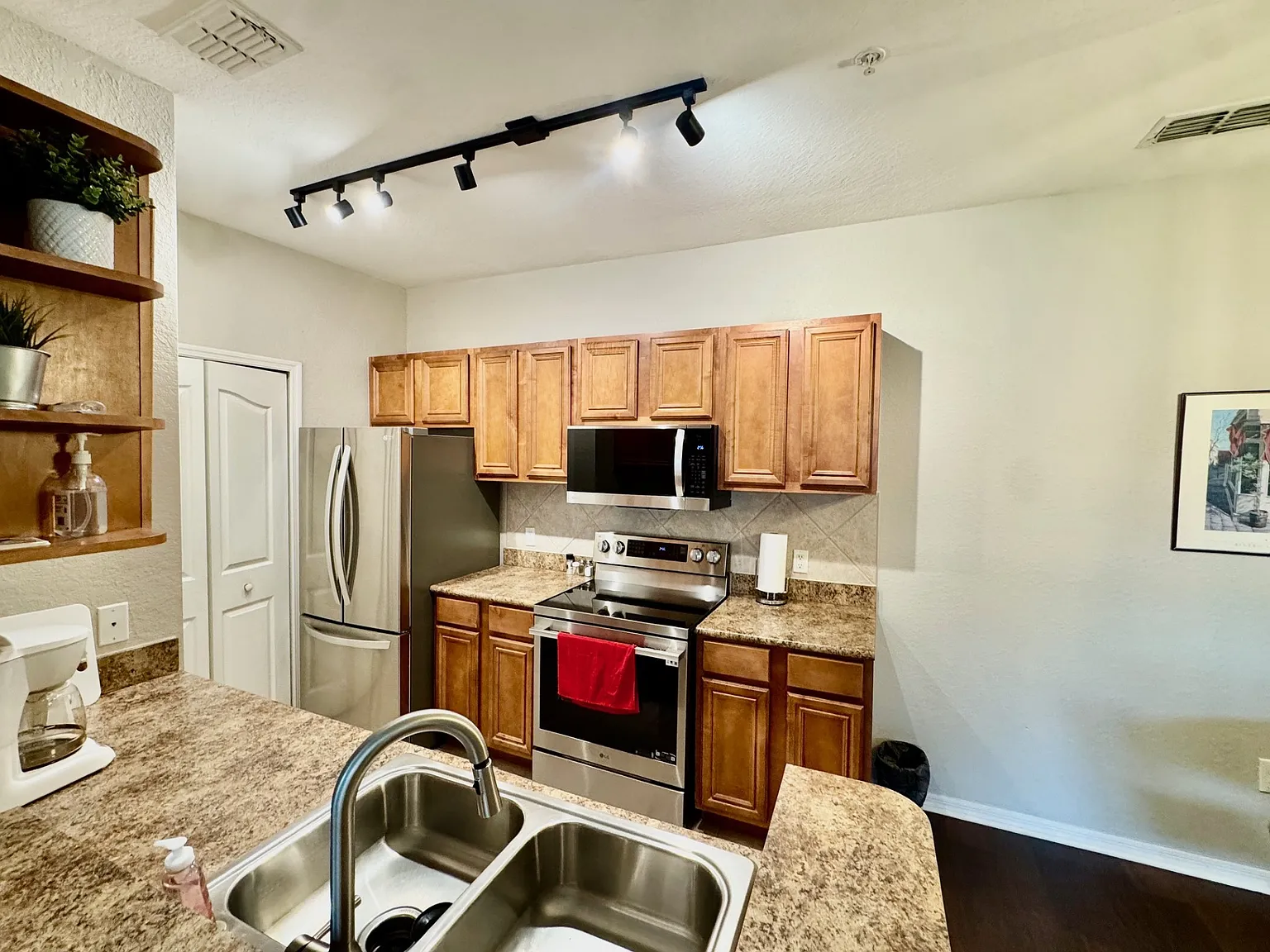 1 bed, 742 sqft, $2,000 — Photo 4