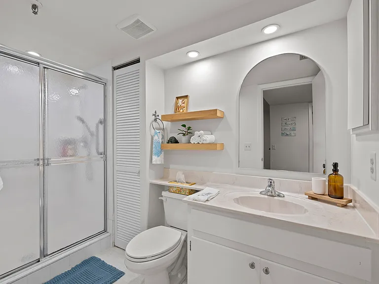 1104 Ben Franklin Dr #518 — Photo 12