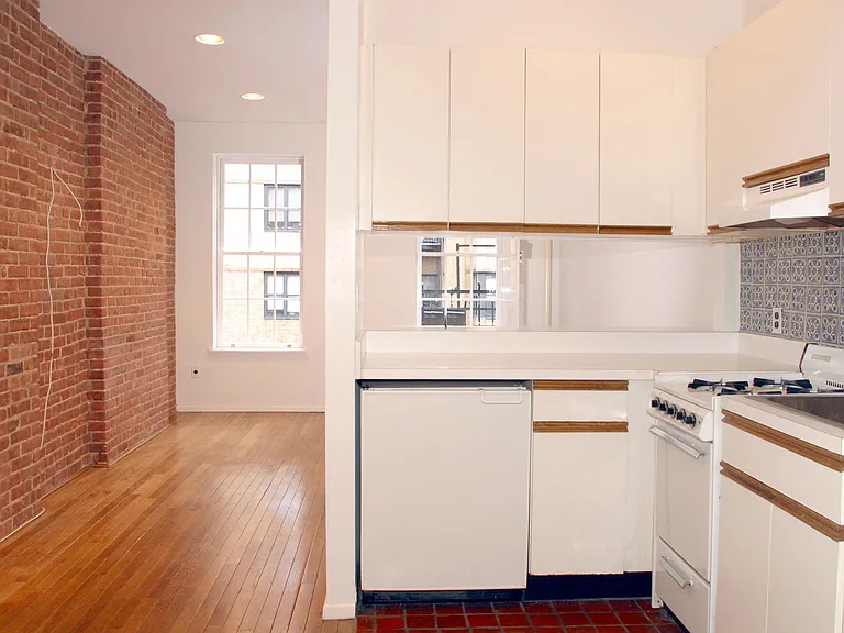 321 E 75th St #3FE — Photo 1