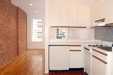 321 East 75th Street, #3FE