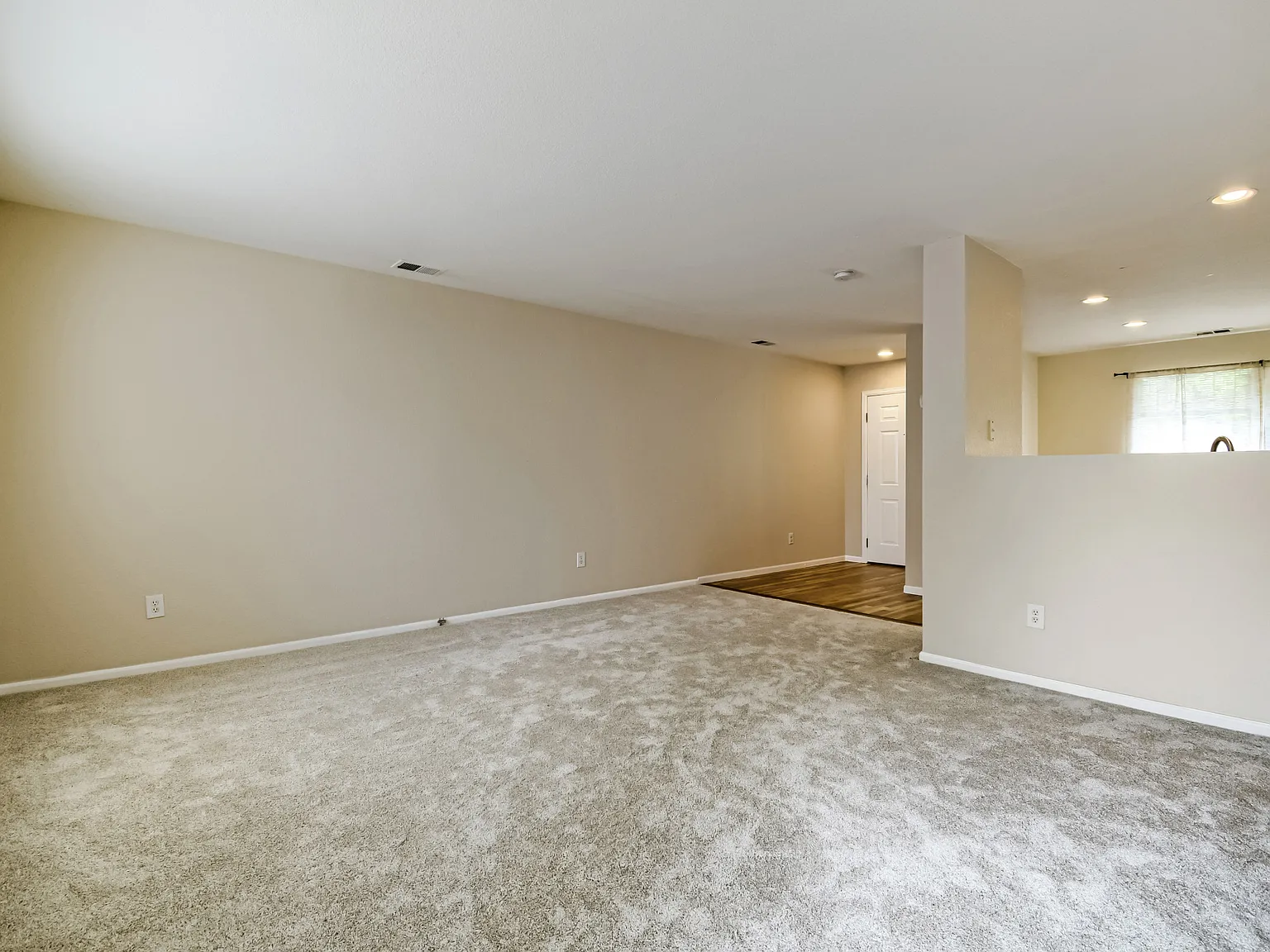 2 bed, 1093 sqft, $2,145 — Photo 3