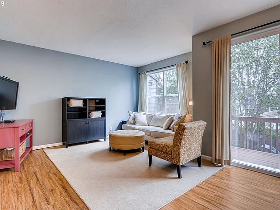 4th image of 236 NE 76th Ave
