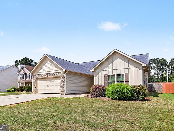 3rd image of 218 Summergate Ln