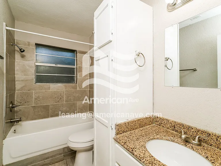1610465_014_bathroom_13.jpg