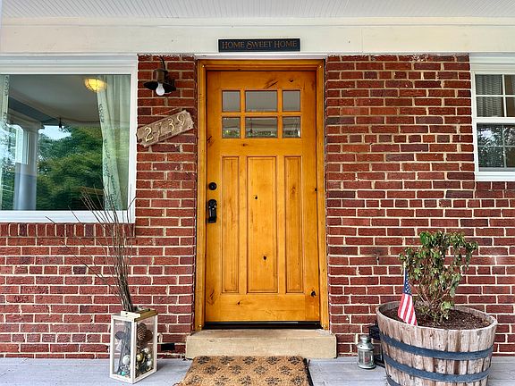 3rd image of 2739 Woodley Pl
