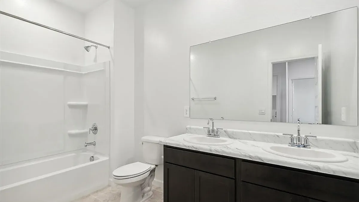 4 bed, 1967 sqft, $2,499 — Photo 3