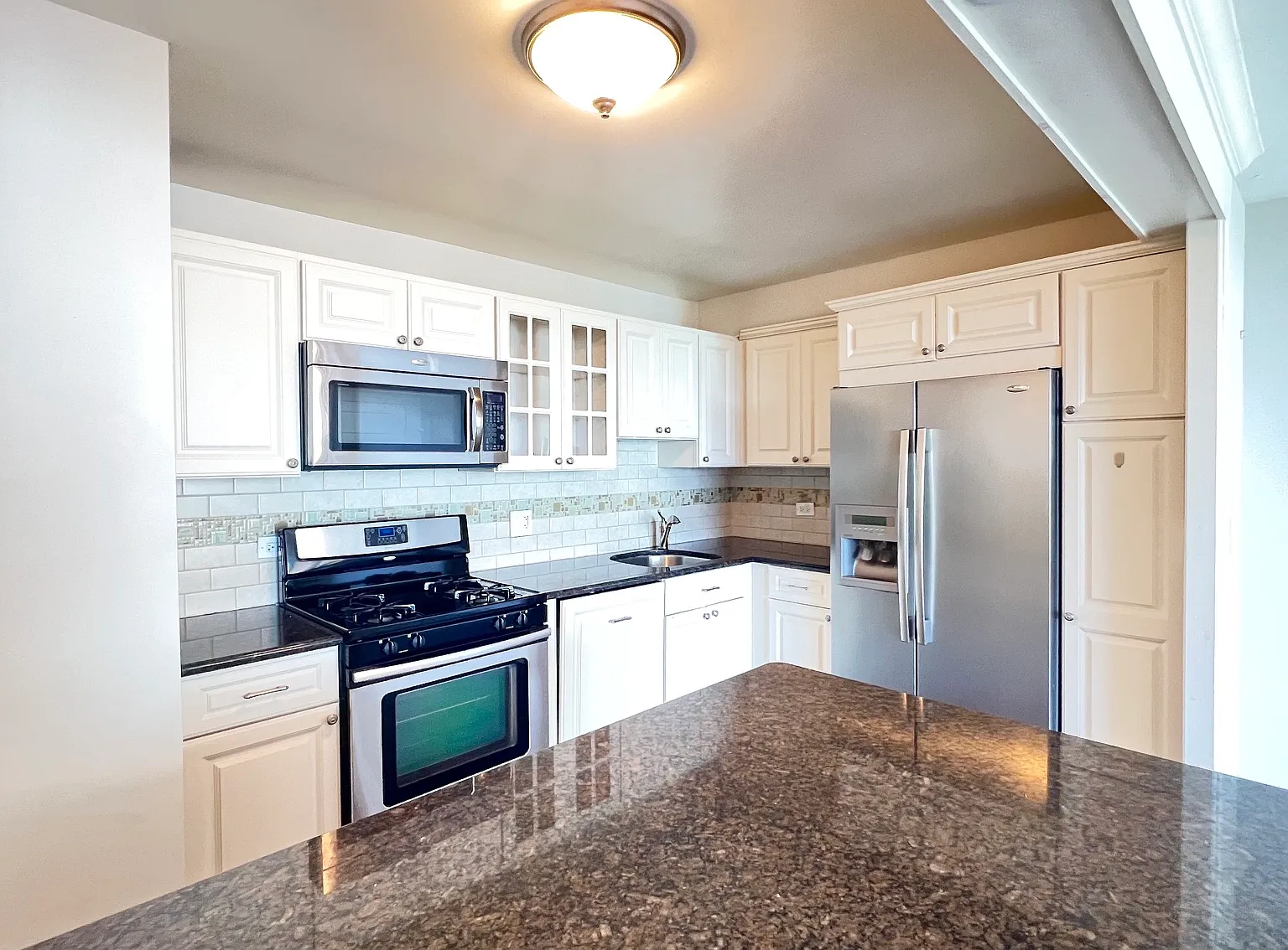 1 bed, 900 sqft, $3,000 — Photo 3
