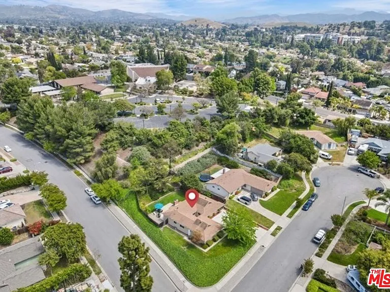 2590 Scott Pl — Photo 12
