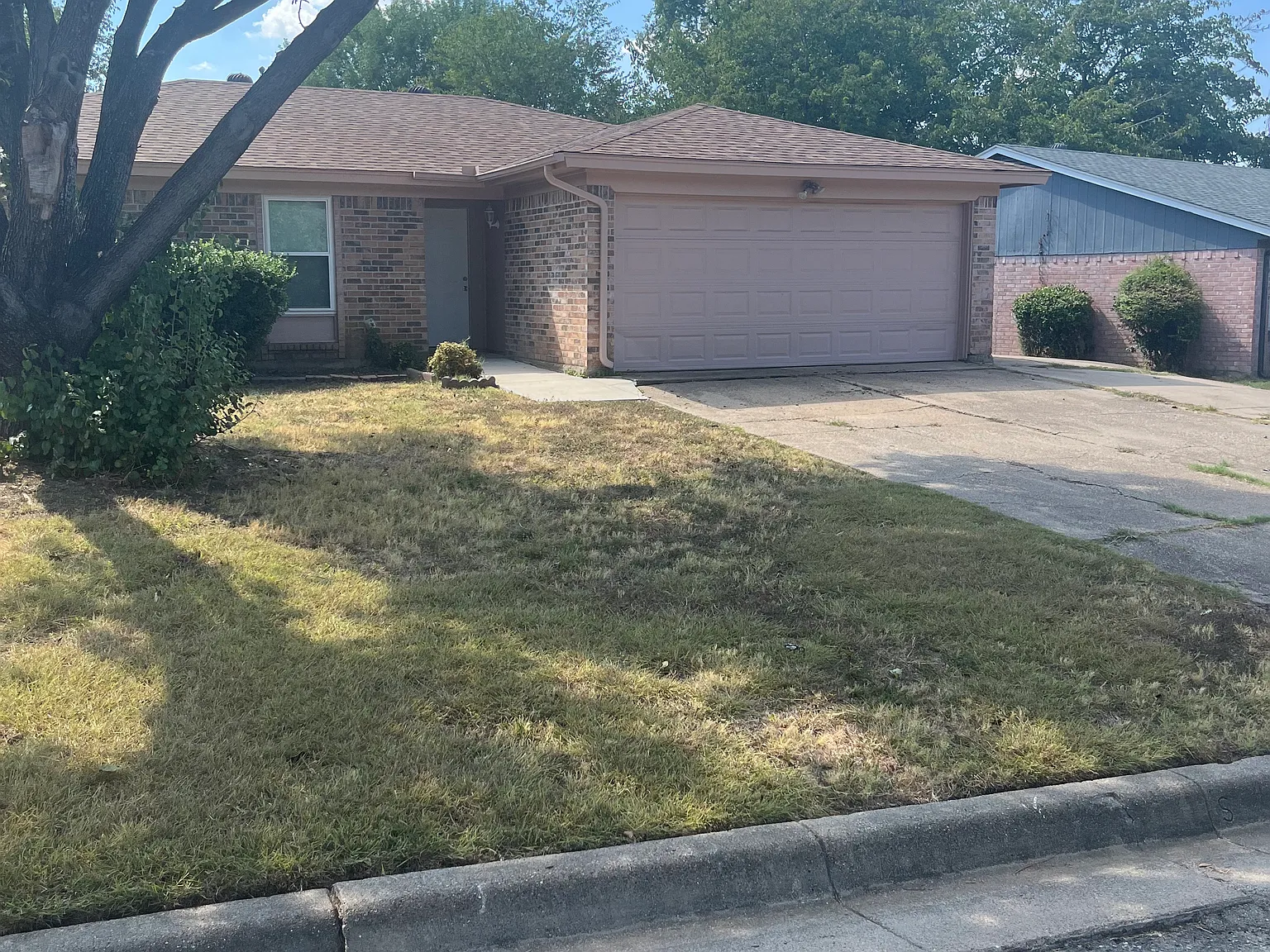 7504 Folkstone Dr — Photo 2