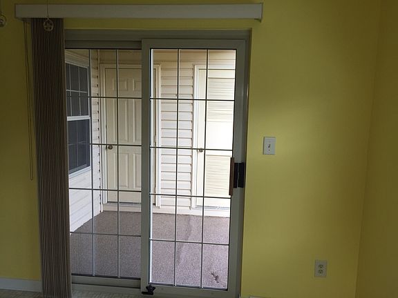 3rd image of 1706 Landmark Dr APT G