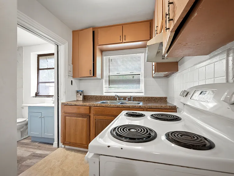1029 W 25th St — Photo 29