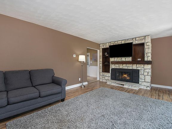 5th image of 3234 W Grand View Ave