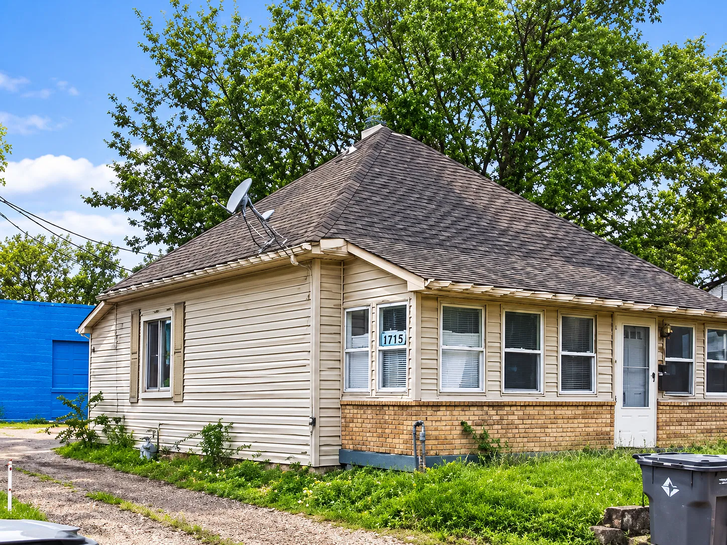 2 bed, 774 sqft, $1,049 — Photo 3