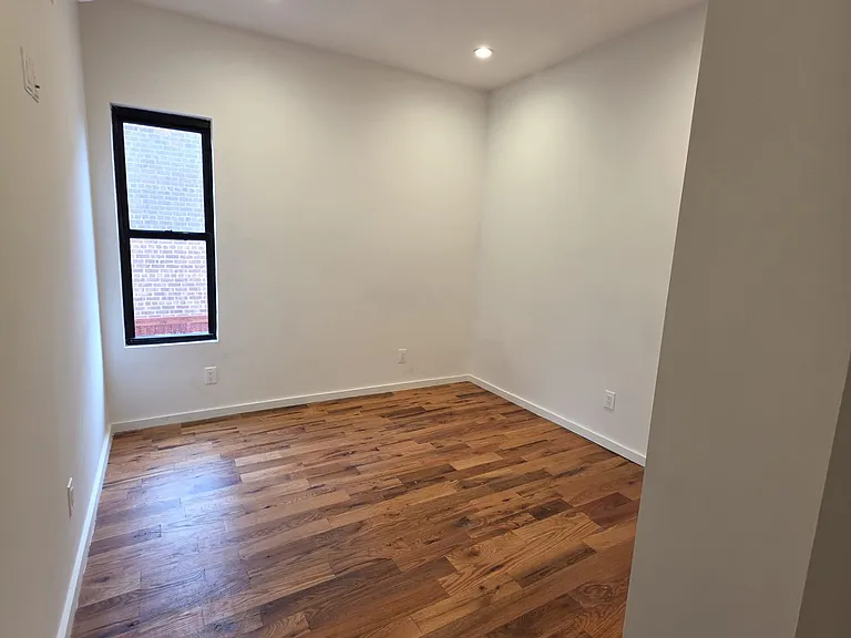 445 E 46th St #1 — Photo 5