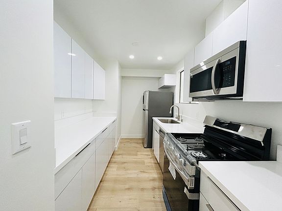4th image of 1033 3rd St APT 207